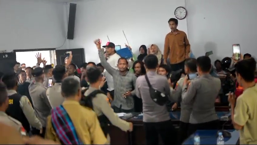 RDP Harga Jagung Antara DPRD Kota Bima dan Petani Jagung berakhir Ricuh