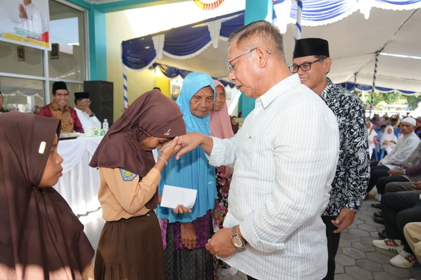 Pemkot Bima Salurkan Zakat untuk Yatim Piatu
